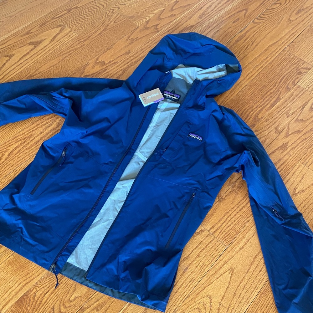Patagonia mens stretch rainshadow jacket.